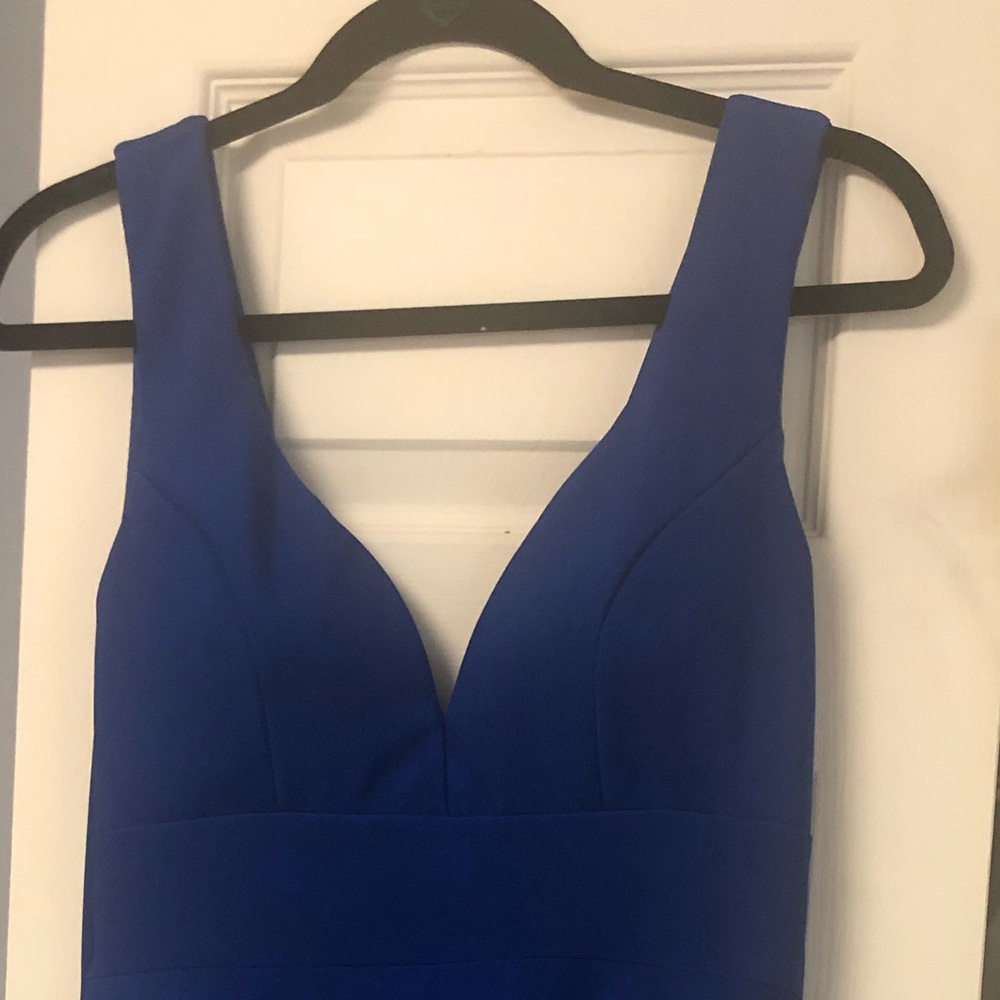 Dress. Stretchy dress zipper up back